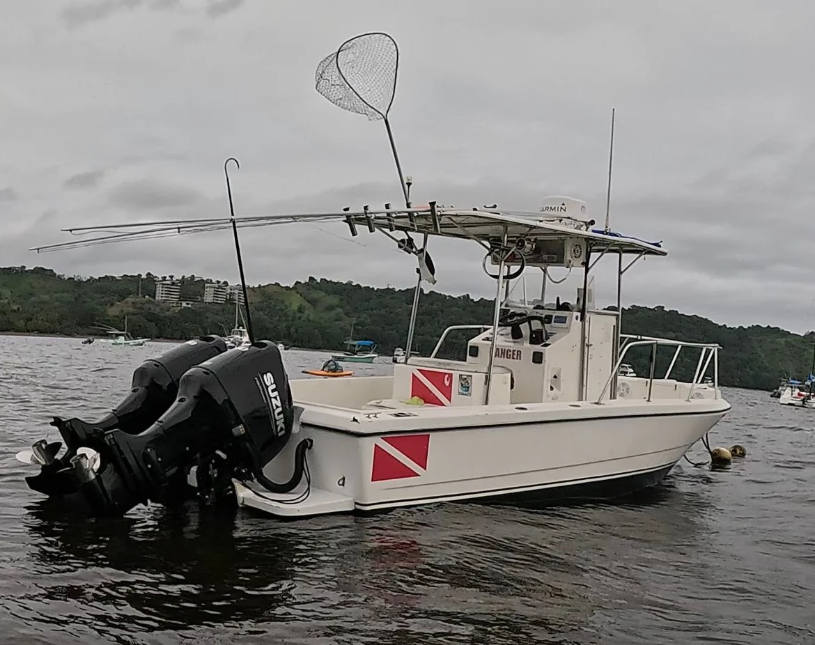 28' Center Console fishing boat at Herradura Beach Costa Rica