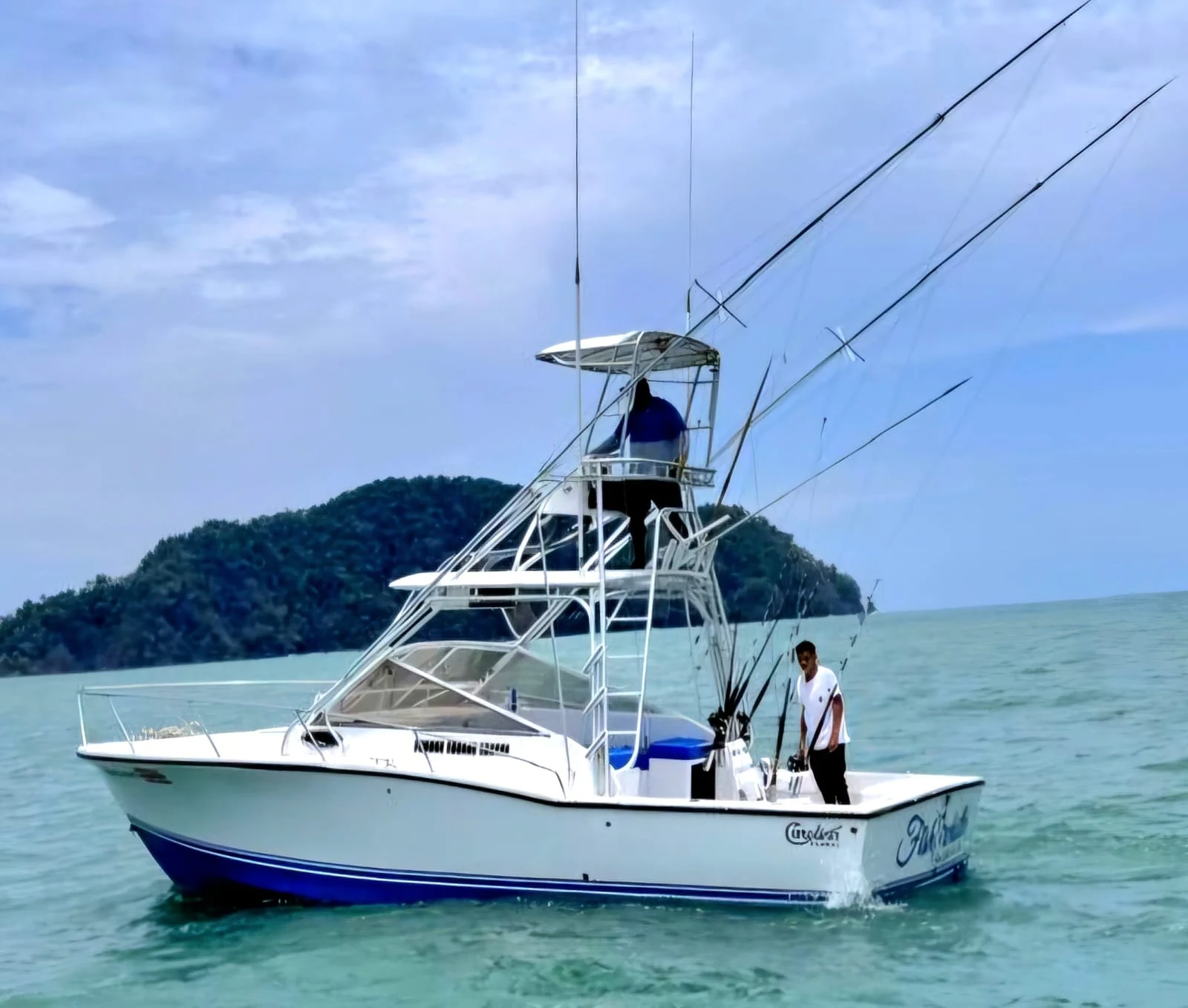 32' Carolina Classic fishing boat at Herradura Beach Costa Rica